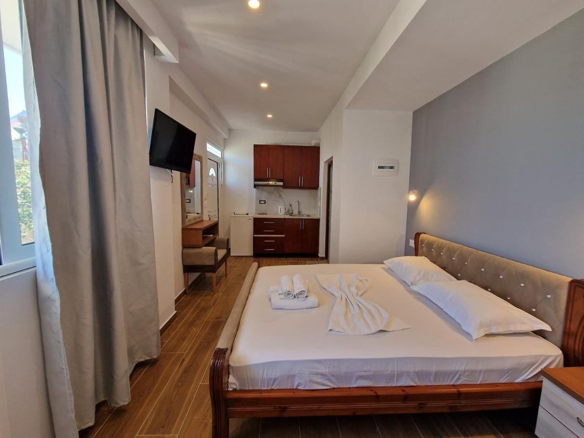 Villa Juli Ксамил Екстериор снимка