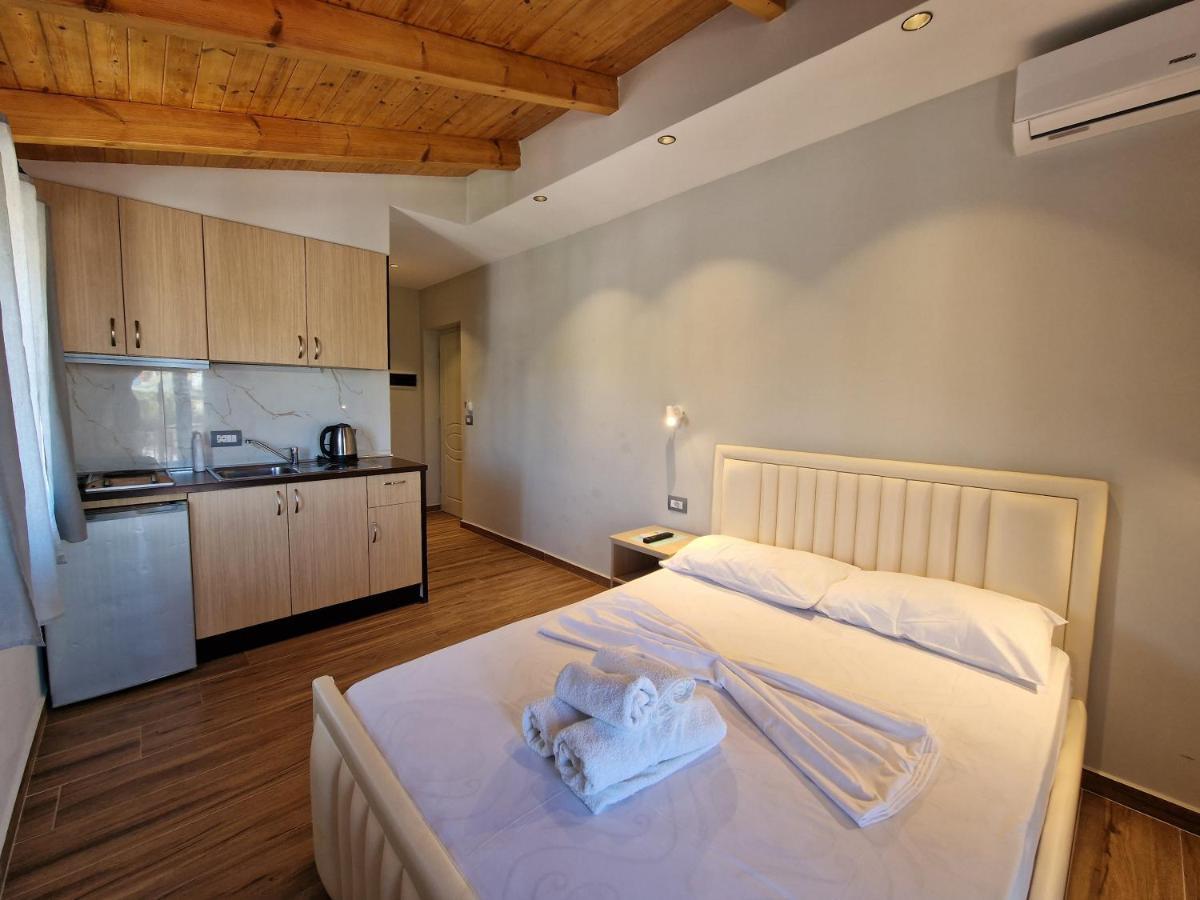 Villa Juli Ксамил Екстериор снимка