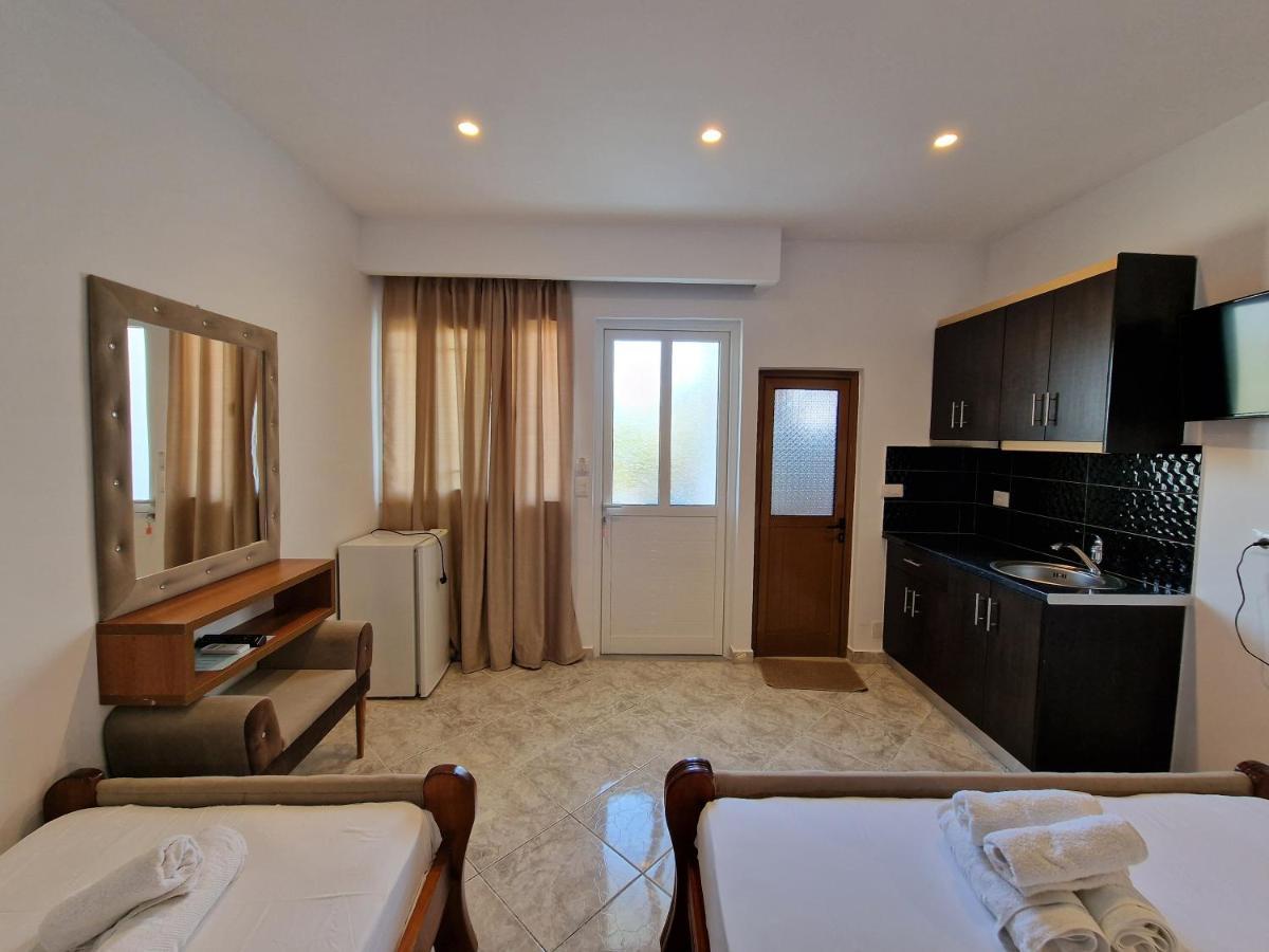 Villa Juli Ксамил Екстериор снимка