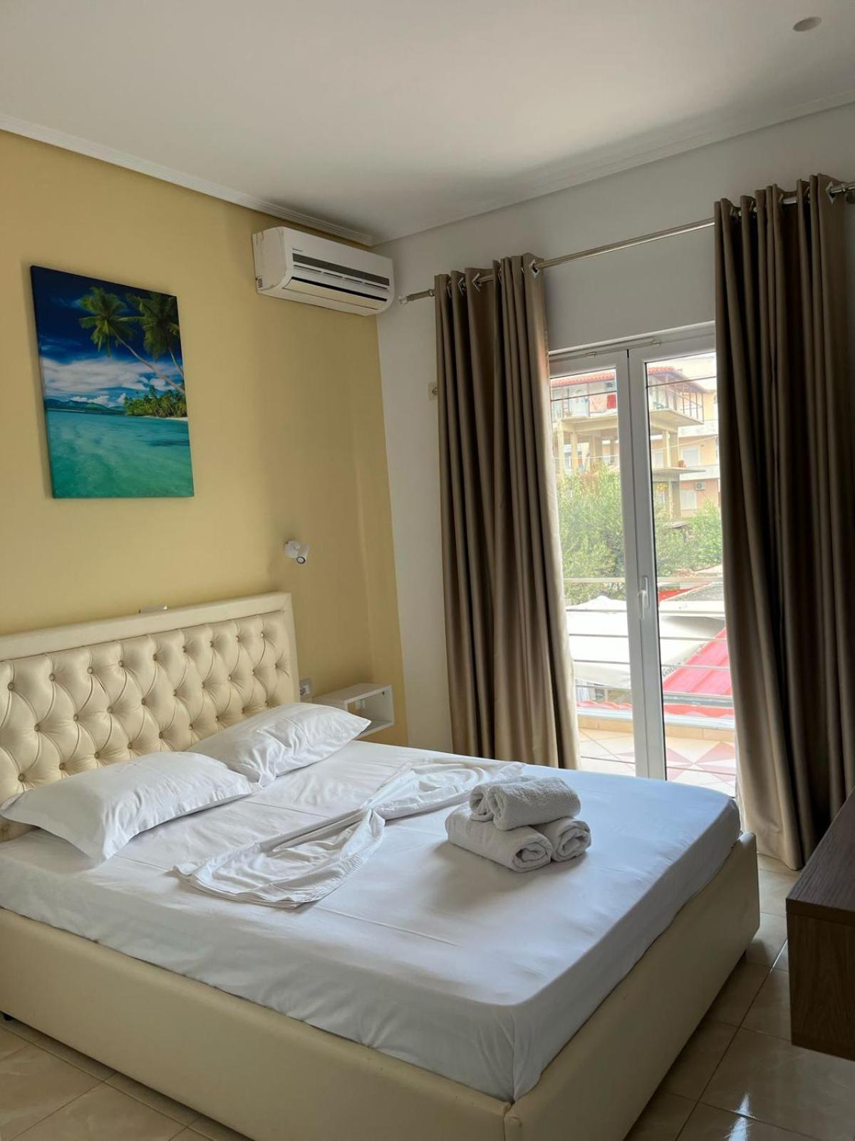Villa Juli Ксамил Екстериор снимка